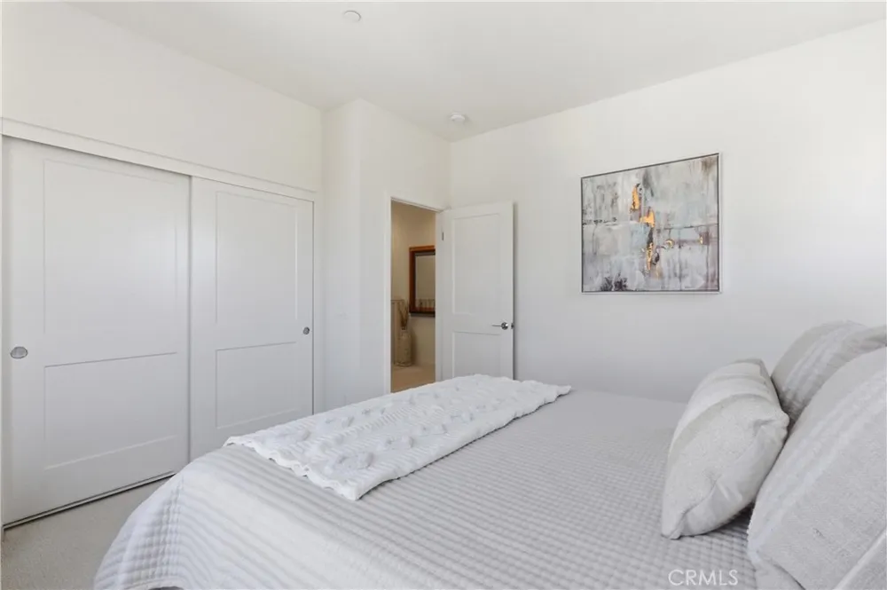 600 Shadowbrook Lake Forest, CA 92610