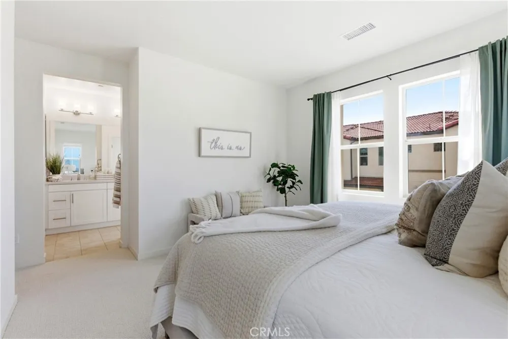 600 Shadowbrook Lake Forest, CA 92610