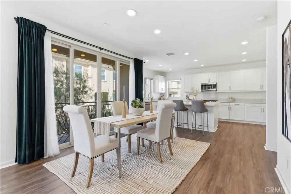 600 Shadowbrook Lake Forest, CA 92610