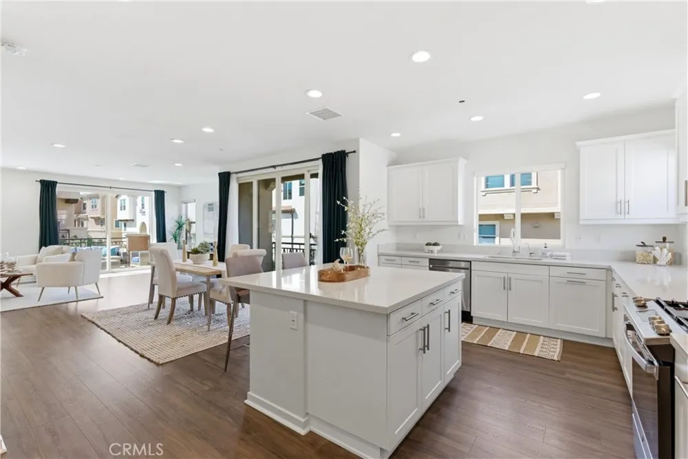 600 Shadowbrook Lake Forest, CA 92610