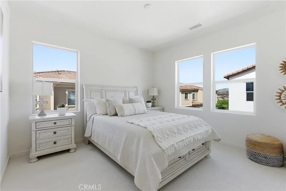 600 Shadowbrook Lake Forest, CA 92610