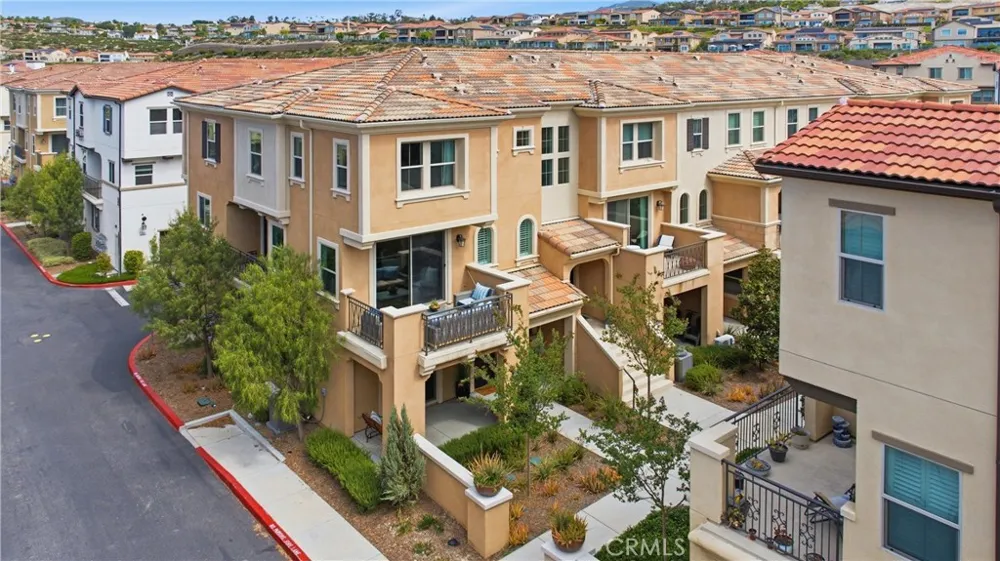 600 Shadowbrook Lake Forest, CA 92610