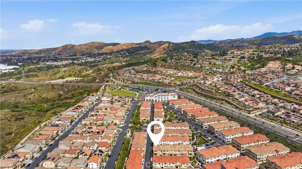 600 Shadowbrook Lake Forest, CA 92610
