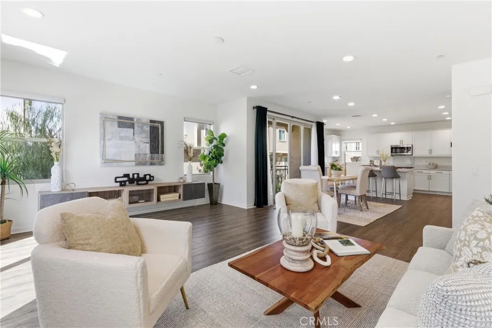600 Shadowbrook Lake Forest, CA 92610