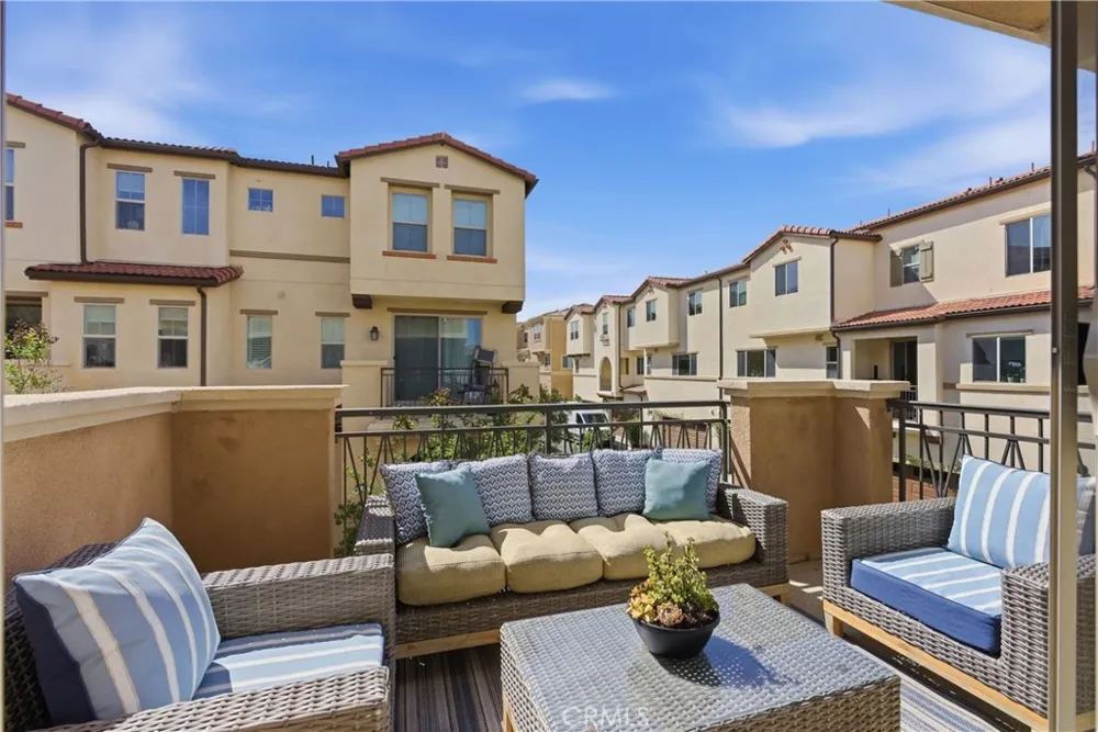 600 Shadowbrook Lake Forest, CA 92610