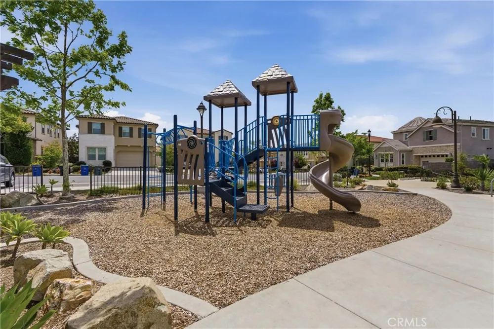 600 Shadowbrook Lake Forest, CA 92610
