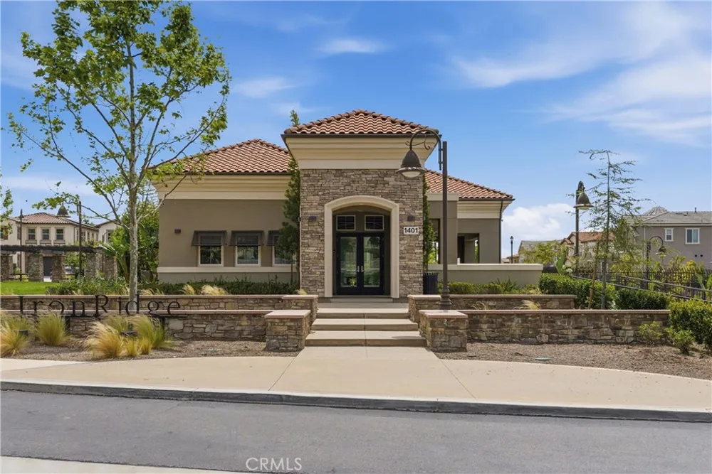 600 Shadowbrook Lake Forest, CA 92610