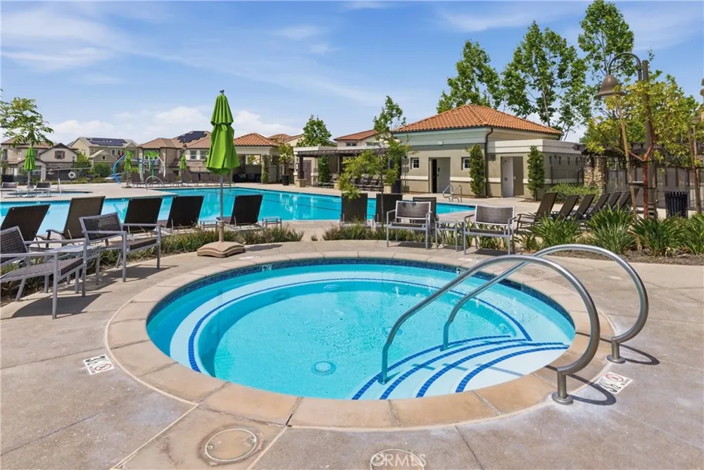 600 Shadowbrook Lake Forest, CA 92610