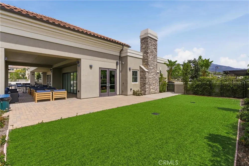 600 Shadowbrook Lake Forest, CA 92610