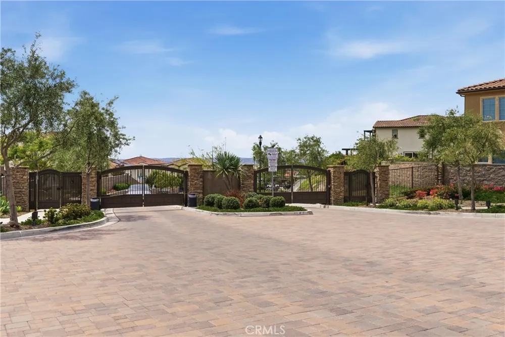 600 Shadowbrook Lake Forest, CA 92610