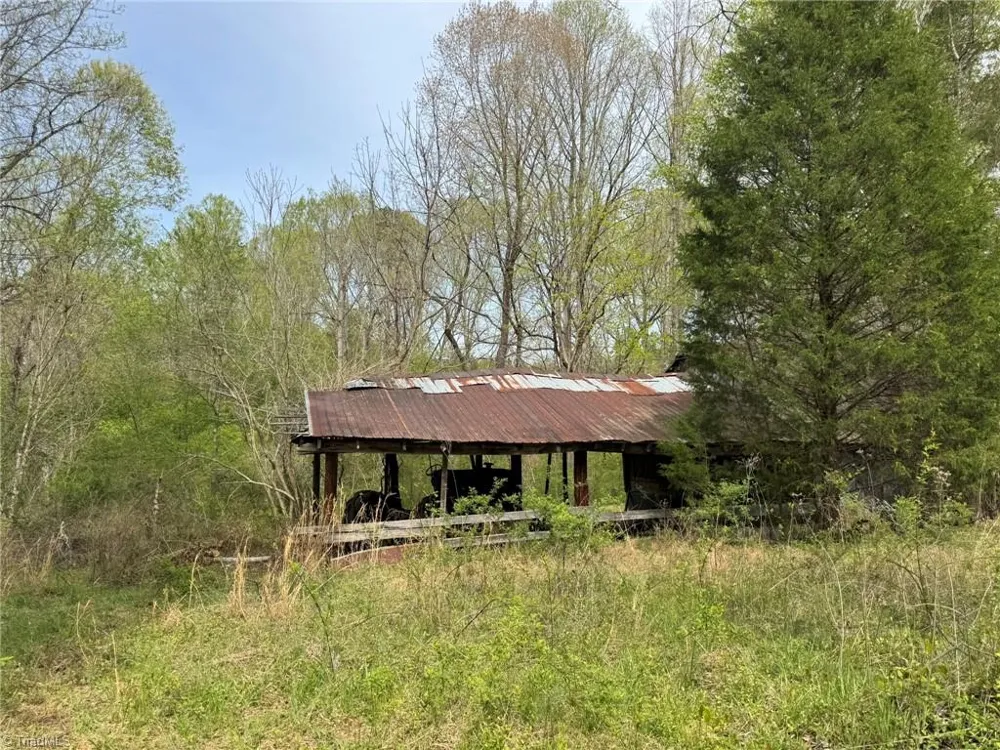 6988 Salem Chapel Road Walnut Cove, NC 27052