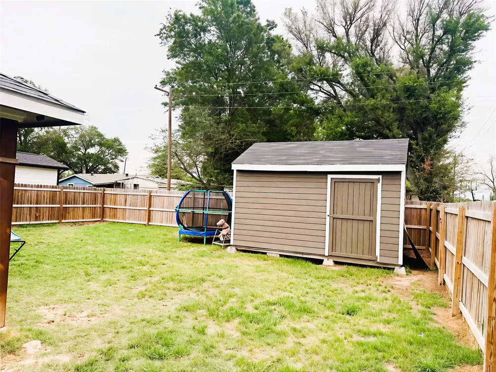 709 W Evans Street Hearne, TX 77859