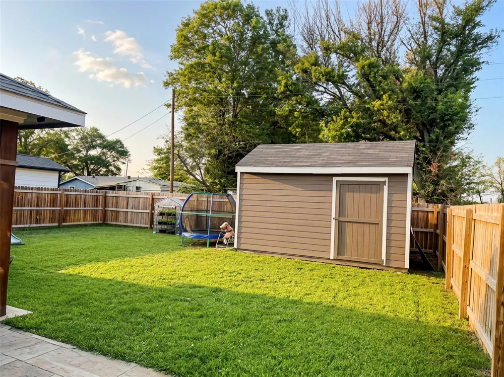 709 W Evans Street Hearne, TX 77859