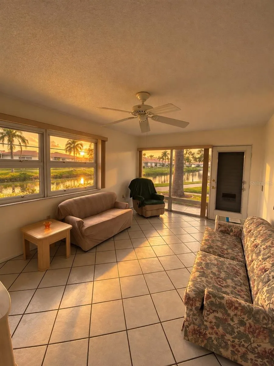 4326 TAHITIAN GARDENS CIRCLE #14E Holiday, FL 34691