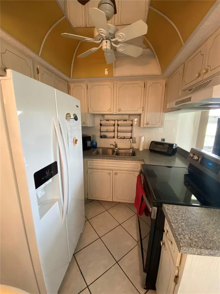 4326 TAHITIAN GARDENS CIRCLE #14E Holiday, FL 34691