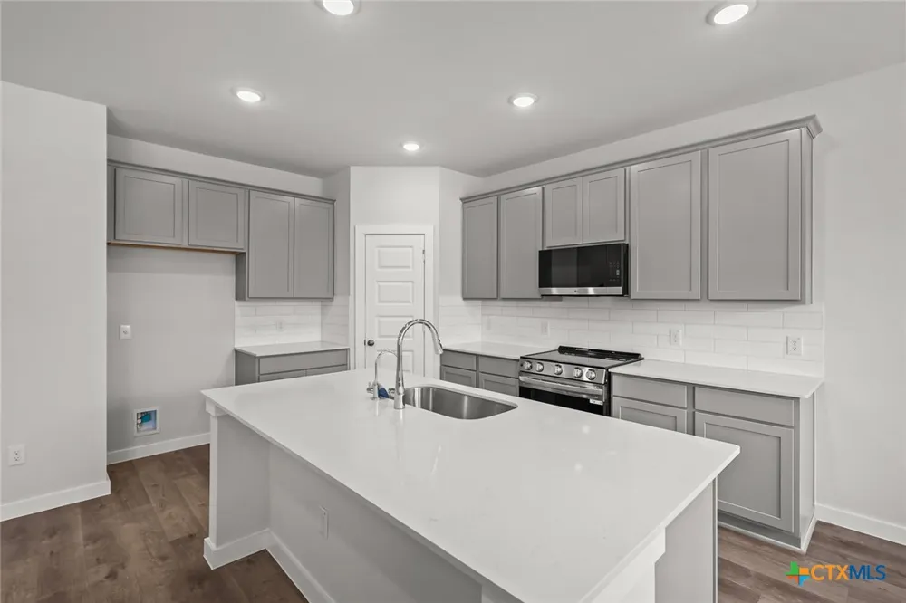 2528 Heritance Pass Seguin, TX 78155