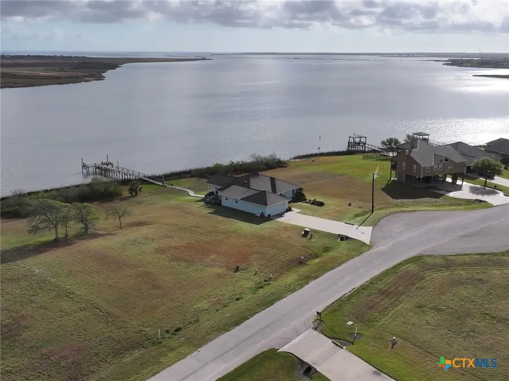20 Blue Heron Drive Port Lavaca, TX 77979