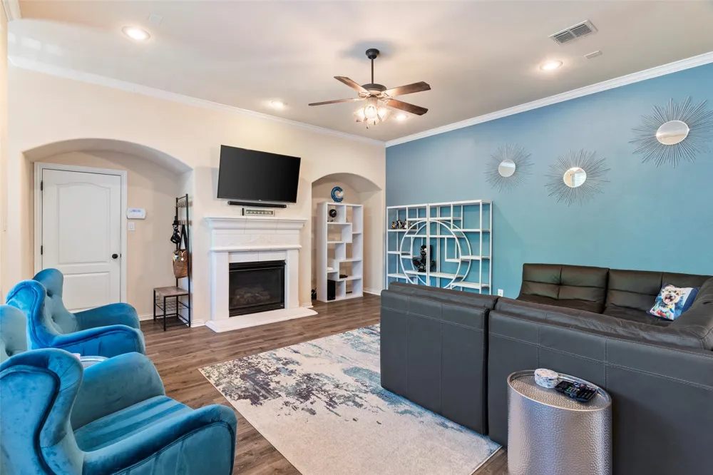 2476 Deer Run Lewisville, TX 75067