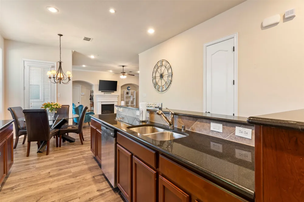 2476 Deer Run Lewisville, TX 75067
