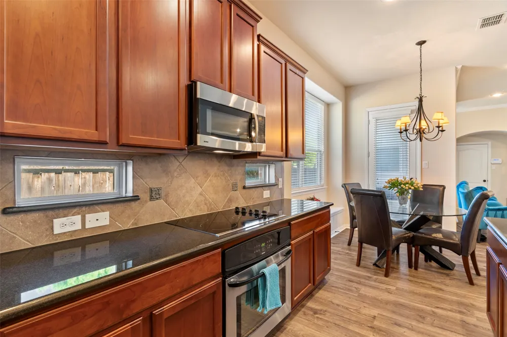 2476 Deer Run Lewisville, TX 75067