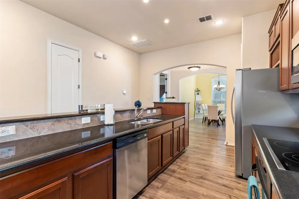 2476 Deer Run Lewisville, TX 75067