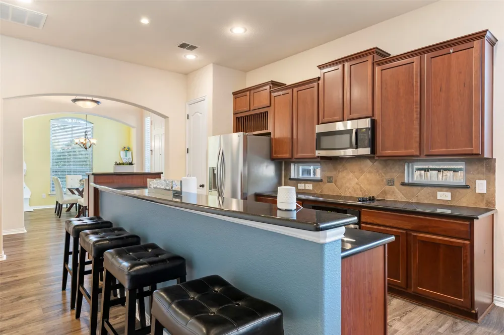 2476 Deer Run Lewisville, TX 75067