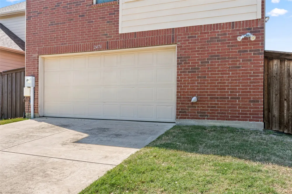 2476 Deer Run Lewisville, TX 75067
