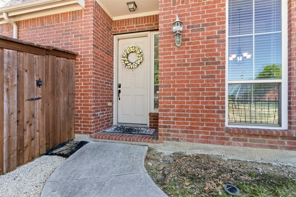2476 Deer Run Lewisville, TX 75067