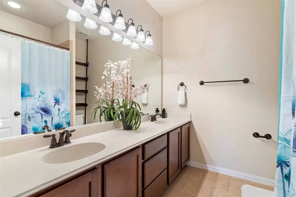 2476 Deer Run Lewisville, TX 75067