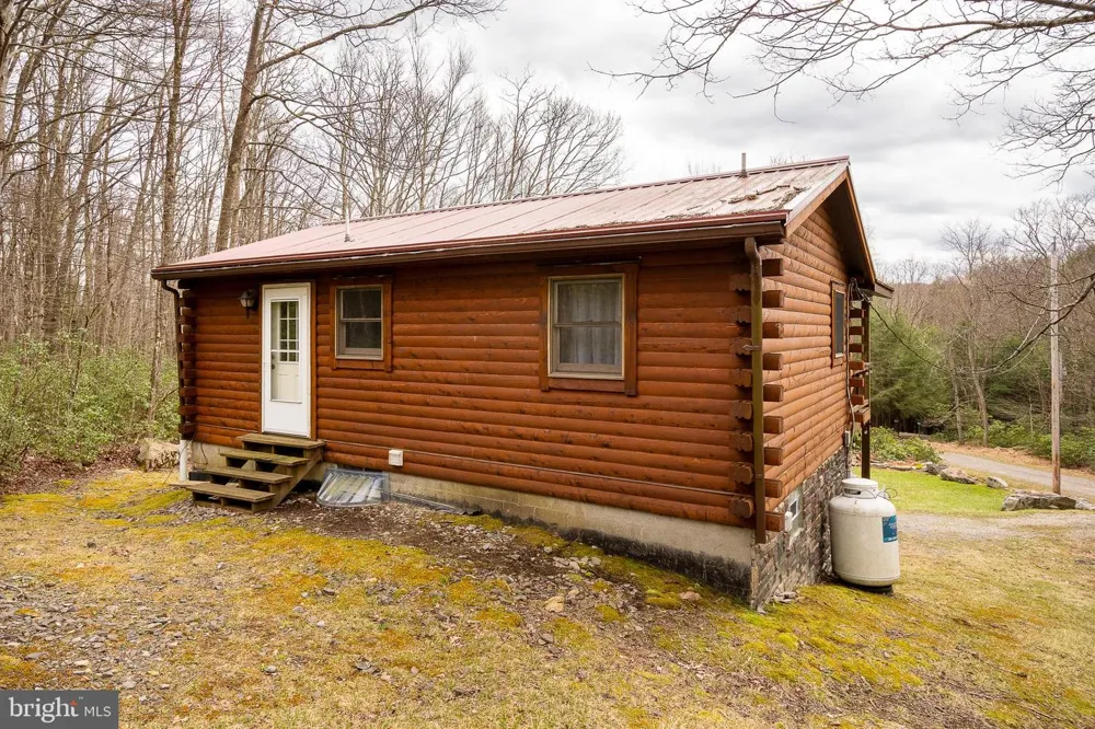 400 BEAR DRIVE E Oakland, MD 21550