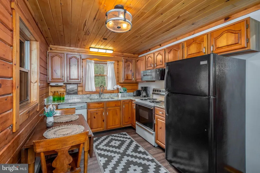 400 BEAR DRIVE E Oakland, MD 21550