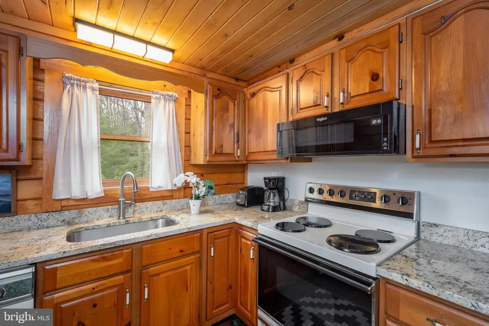 400 BEAR DRIVE E Oakland, MD 21550