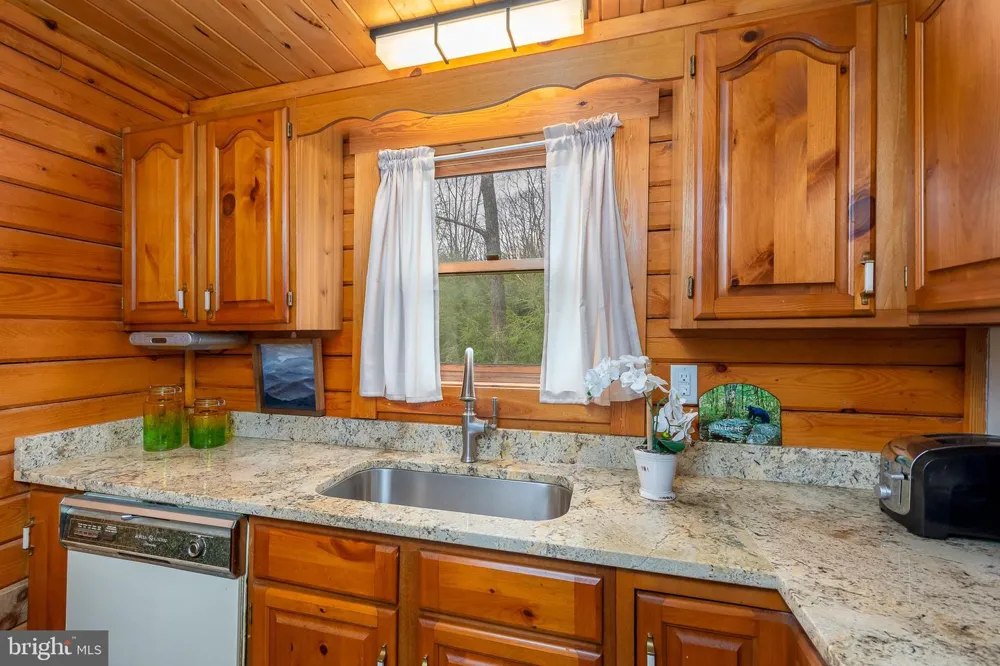 400 BEAR DRIVE E Oakland, MD 21550