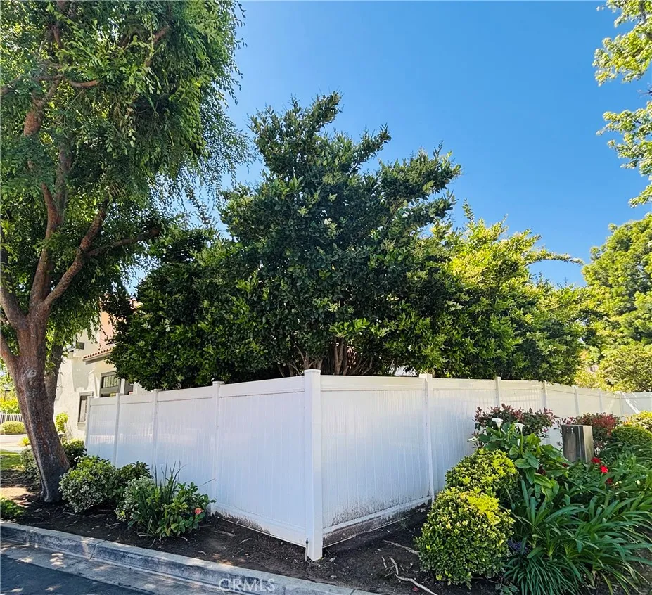 4797 Taranto Oak Park, CA 91377