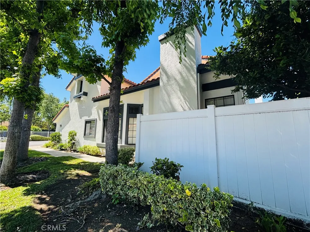 4797 Taranto Oak Park, CA 91377