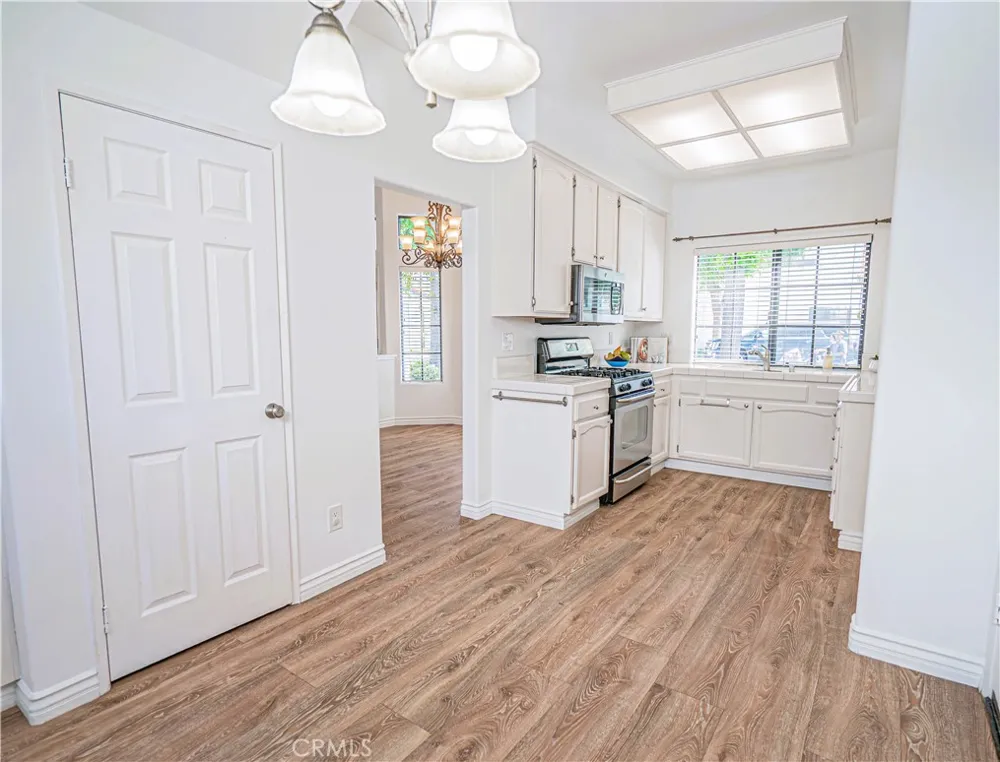 4797 Taranto Oak Park, CA 91377