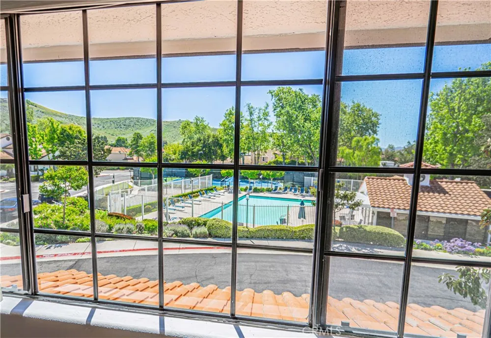 4797 Taranto Oak Park, CA 91377