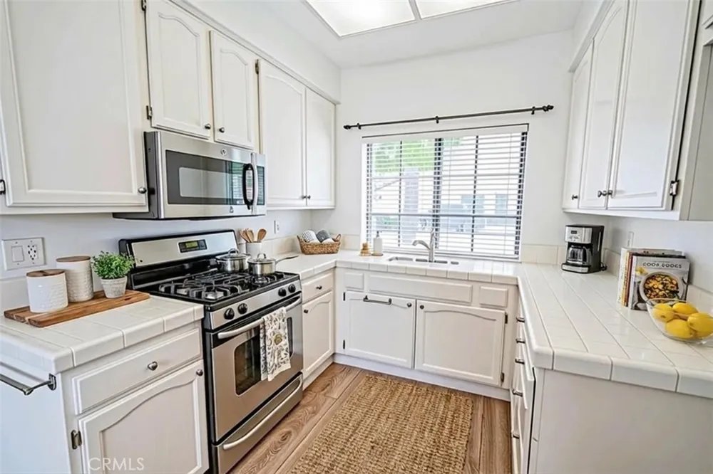 4797 Taranto Oak Park, CA 91377