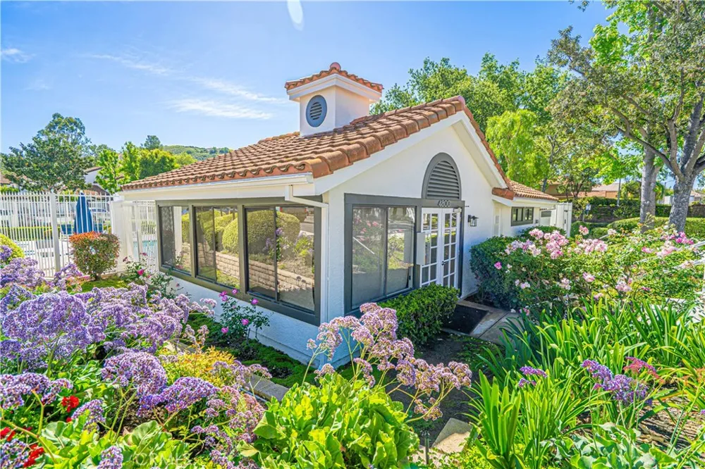 4797 Taranto Oak Park, CA 91377