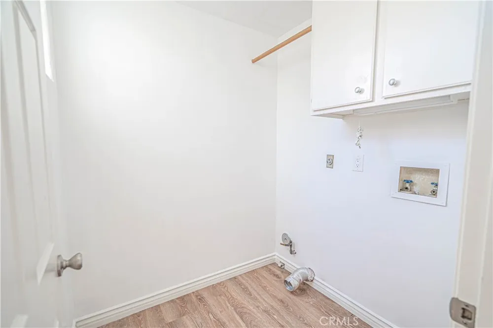 4797 Taranto Oak Park, CA 91377