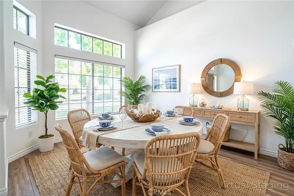 4797 Taranto Oak Park, CA 91377