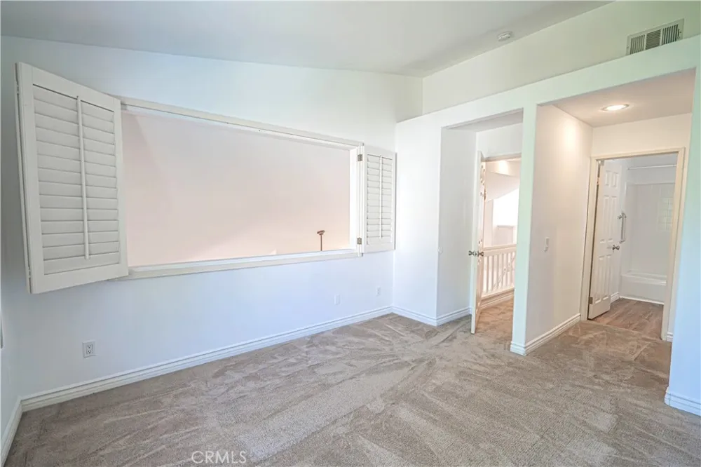 4797 Taranto Oak Park, CA 91377