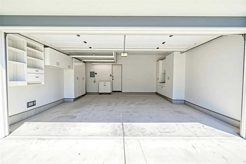 4797 Taranto Oak Park, CA 91377