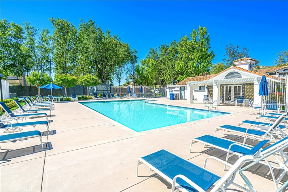 4797 Taranto Oak Park, CA 91377