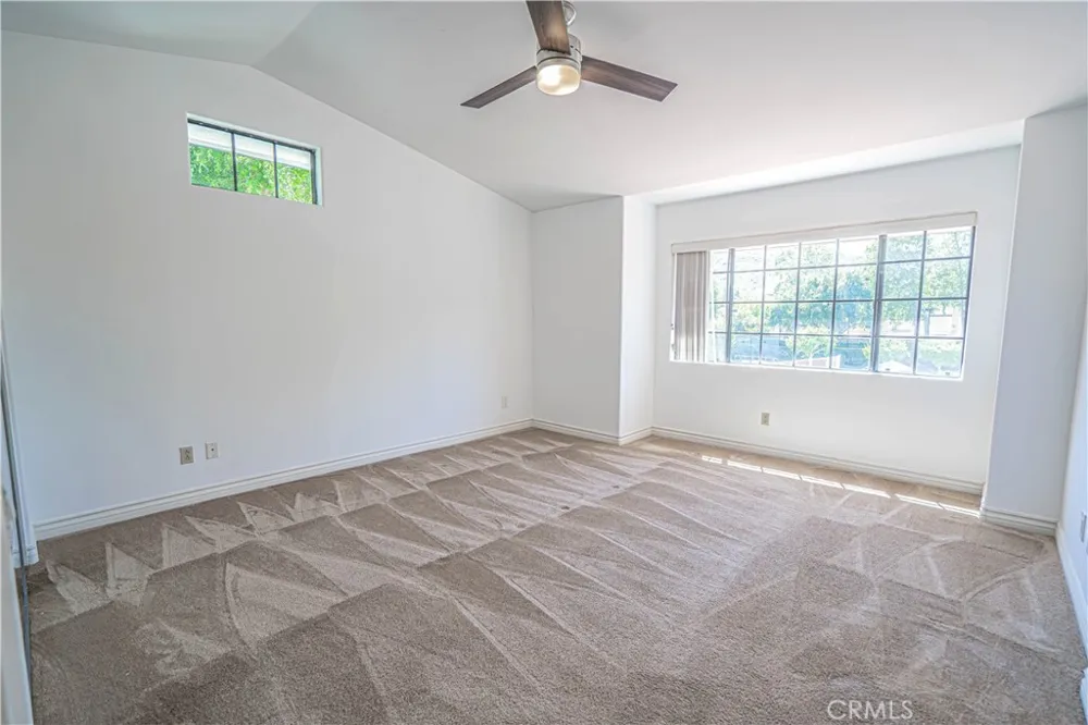 4797 Taranto Oak Park, CA 91377