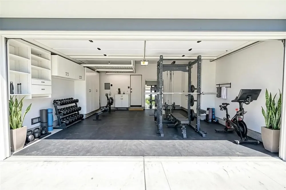 4797 Taranto Oak Park, CA 91377
