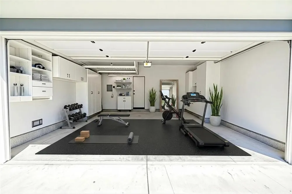 4797 Taranto Oak Park, CA 91377