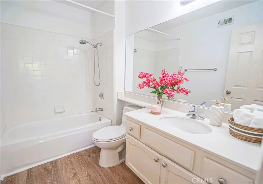 4797 Taranto Oak Park, CA 91377