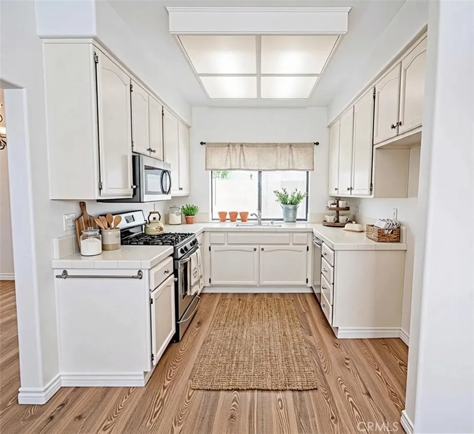 4797 Taranto Oak Park, CA 91377