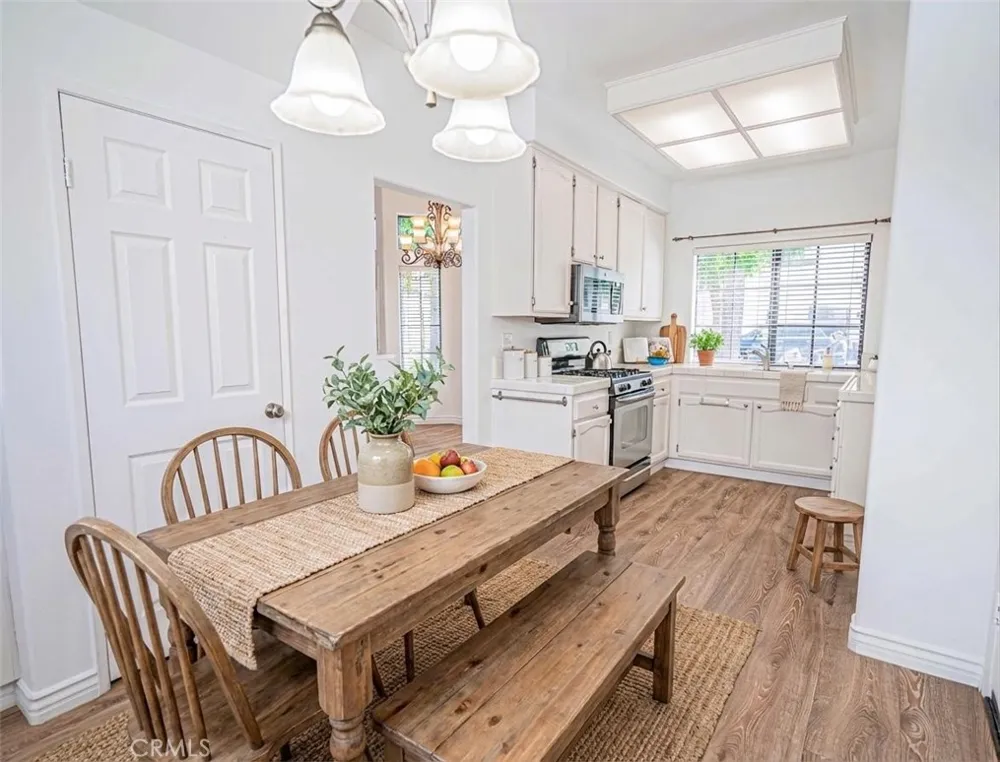 4797 Taranto Oak Park, CA 91377
